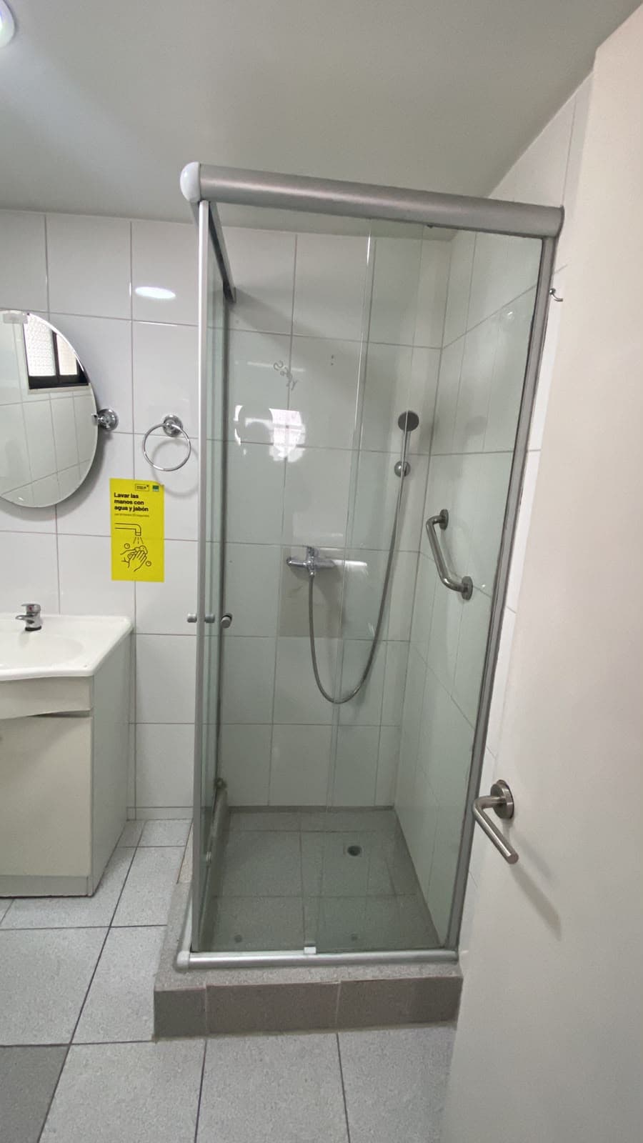 Shower door de cristal, vista lateral