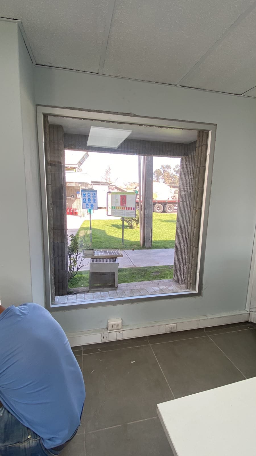 Ventana fija instalada en vivienda